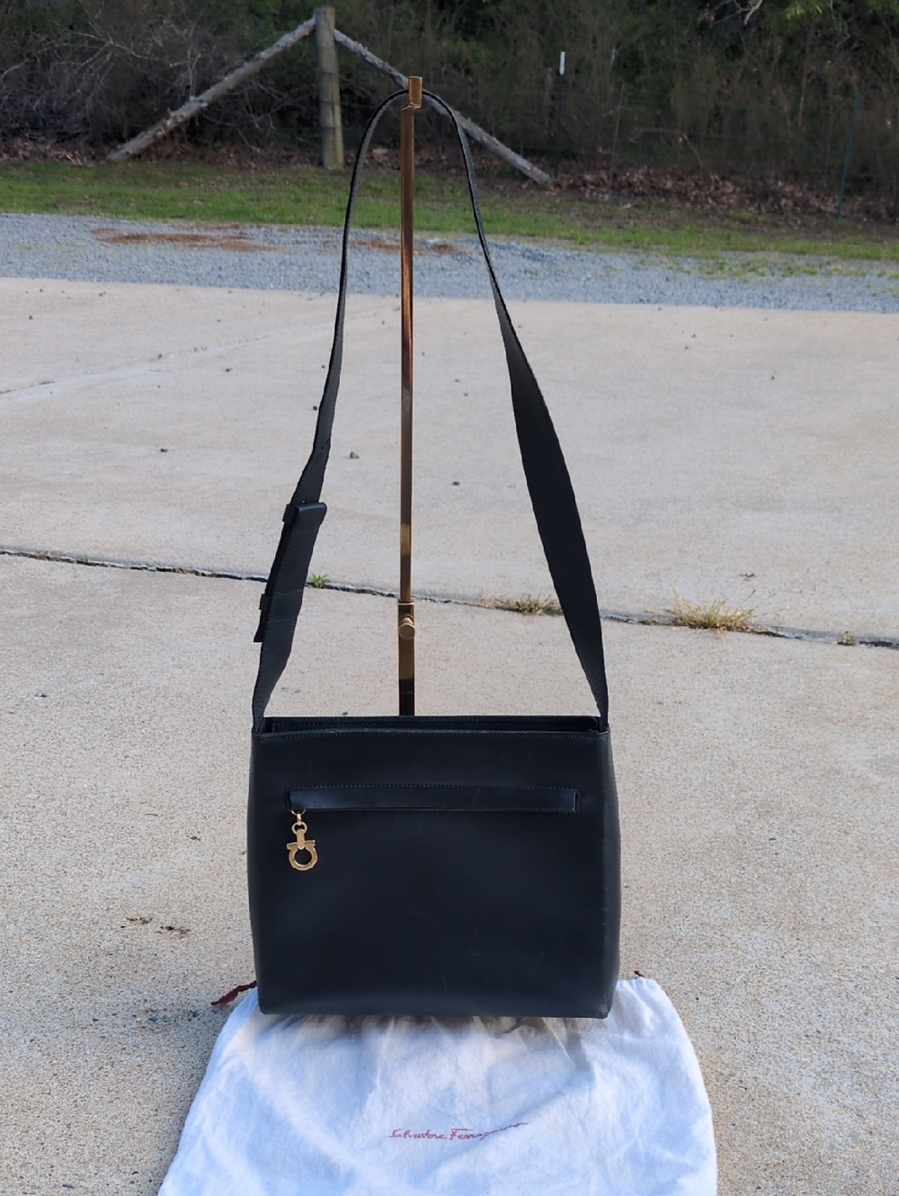 Salvatore Ferragamo Gancini 🔵⚫ Midnight Blue  Black Shoulder Purse With Dustbag